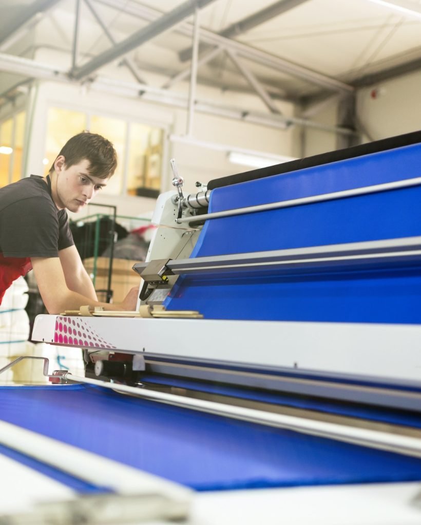 worker-working-in-fabric-industry.jpg worker-working-in-fabric-industry.jpg